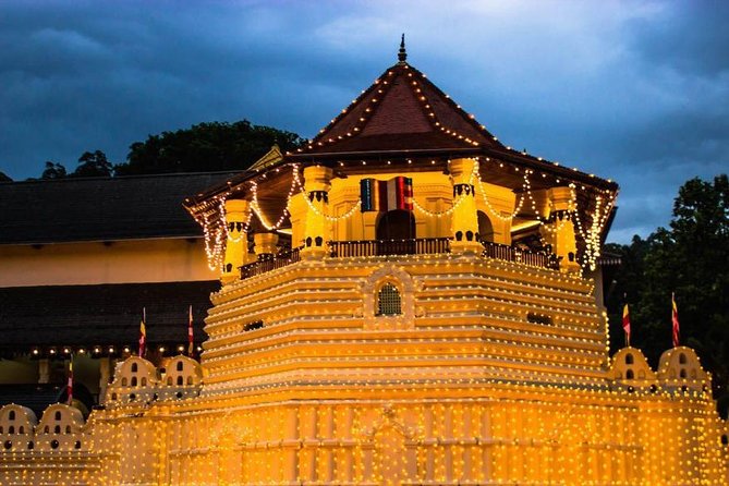 3 Days Tour to Kandy, Nuwara Eliya & Sigiriya - Day 1 in Kandy: Temple of the Sacred Tooth, lake views, Peradeniya orchids, and a cultural dance show