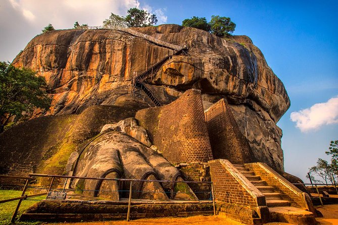 4 Days 3 Nights explore sri Lanka with Mirissa Cabs Sri Lanka - A private-driver whirlwind across Sri Lanka’s Central Highlands