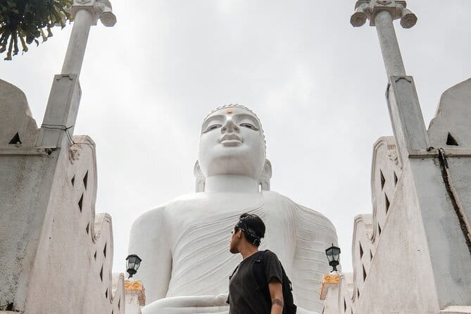 4 Days Private Tour In Sri Lanka - Day 1: Arrival to Kandy with a smooth first day