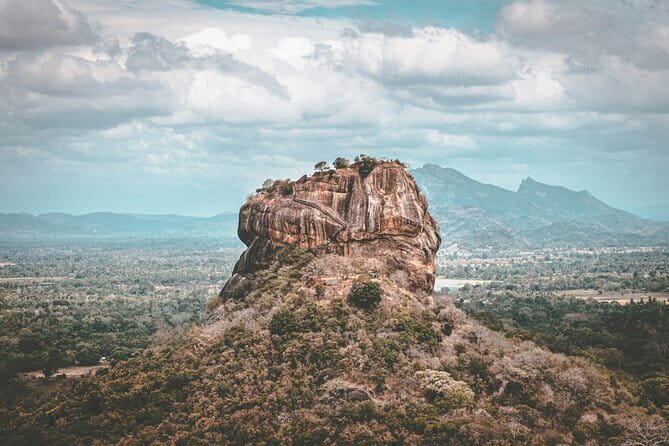 4 Days Private Tour In Sri Lanka - Day 3: Temple of the Tooth, waterfall break, and tea country transition