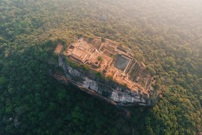 4 Days Private Tour In Sri Lanka - Day 2: Dambulla caves, Sigiriya climb, and a Kandy dance show