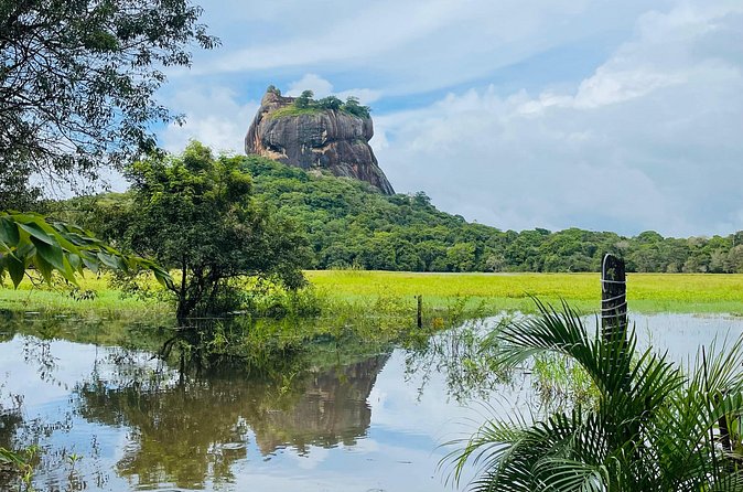 7 Days Sri Lanka Safari Tour - Kandy-area highlights: Temple of Truth and Ambuluwawa Tower views