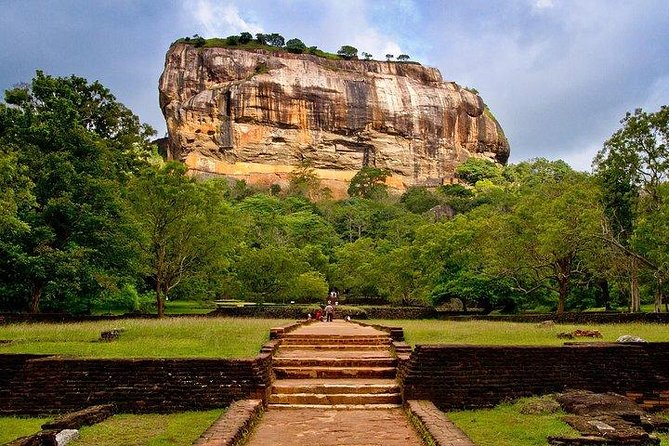 7 Nights Private Tour Of Sri Lanka - Day 4: Kandy City Stops, Peradeniya Gardens, and Ramboda to Mackwoods Tea