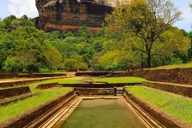 All-inclusive Day Tour of Sigiriya & Dambulla from Colombo - Dambulla Cave Temple and the Golden Buddha: Sacred Pilgrimage in Stone