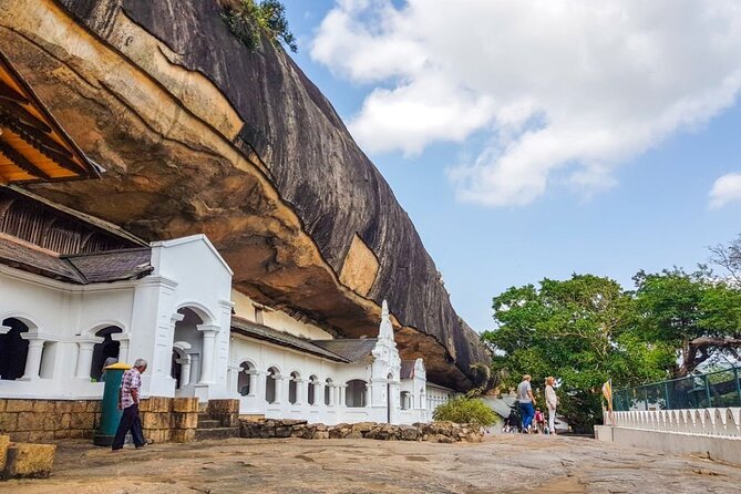 All Inclusive Sigiriya and Dambulla Private Day Tour from Colombo - The Lunch Break That Fits the Day: Rice and Curry, Not a Random Stop