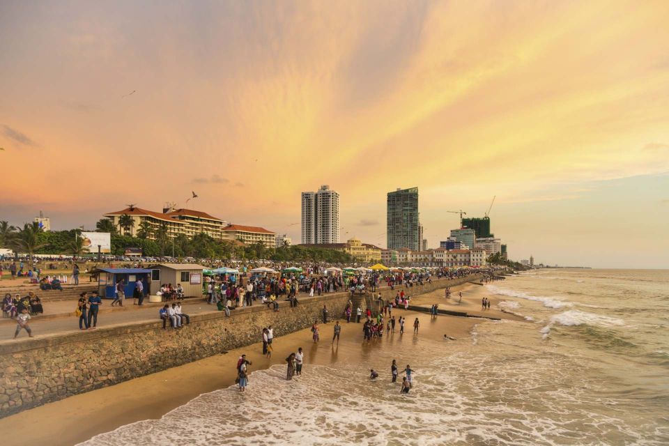 Colombo: All-Inclusive Morning & Afternoon Private City Tour - Gangaramaya Temple and its museum: where worship meets artifacts