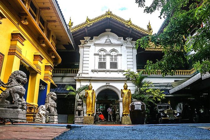 Colombo City Sightseeing - Jami Ul-Alfar Mosque: Architecture With a Clear Reason to Look