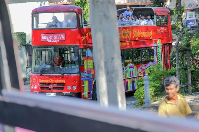 Colombo City Tour by Open-Deck Bus - Stop 1: Galle Face Green and the story of the waterfront