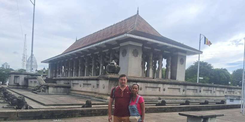 Colombo: City Tour by Tuk Tuk with Srilanka Traditional Food - Pick a guide wisely: Rilwan and Starlin’s different strengths