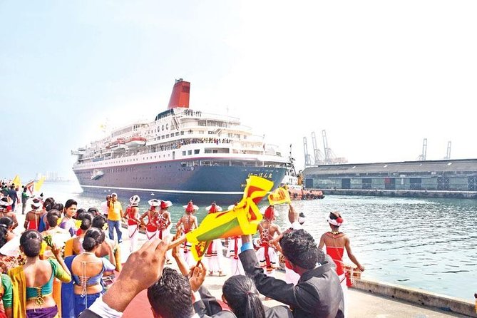 Colombo City Tour Highlights - Independence Memorial Hall and the British-Era Coastline at Galle Face Green