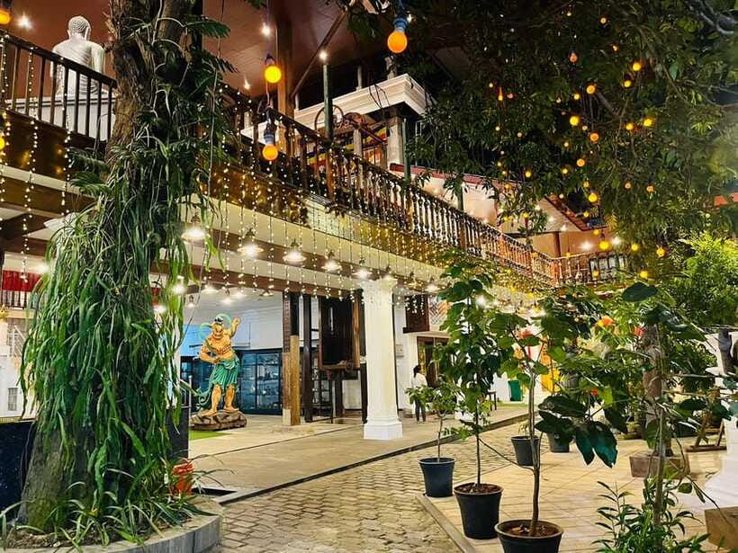 Colombo City Tour with Entry Tickets & Hotel Pickup - One Galle Face Mall and Colombo Lotus Tower: photos, shopping, and what’s extra