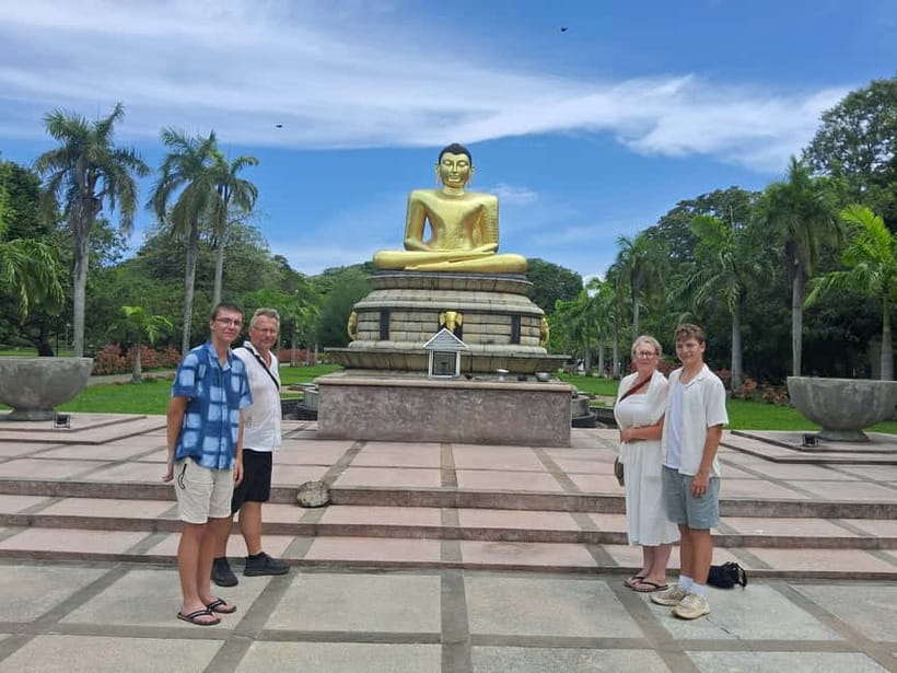 Colombo Heritage &Culture City Tour by Tuk Tuk ALL INCLUSIVE - Tea, crafts, gems, and Pettah Market: shopping stops done with guidance
