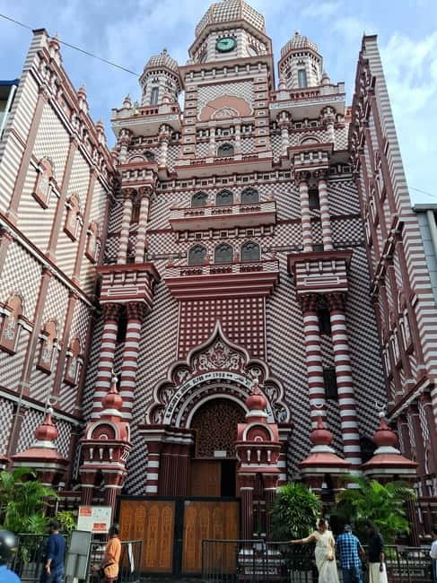 Colombo Heritage &Culture City Tour by Tuk Tuk ALL INCLUSIVE - Vihara Maha Devi Park and Galle Face Green: where the day relaxes