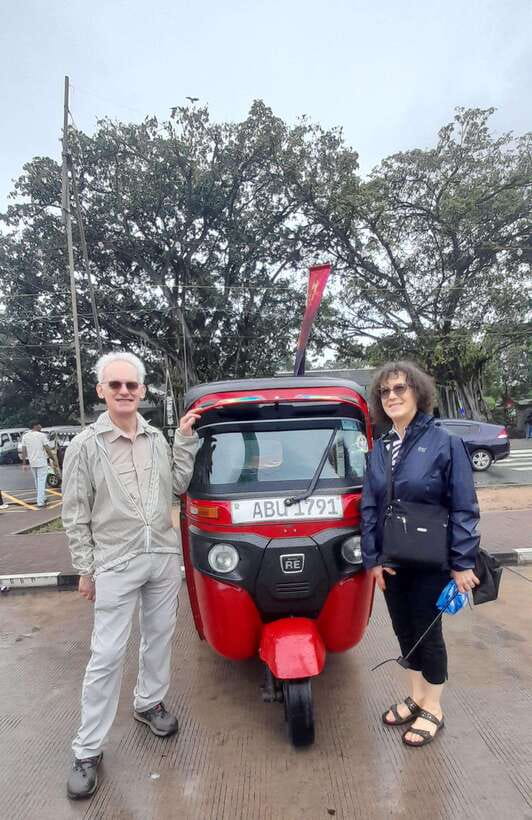 Colombo: Local Guide with Colombo City Tour by Tuk Tuk - Independence Memorial Hall and the Red Mosque (Jami Ul-Alfar)