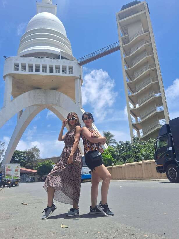 Colombo: Local Guide with Colombo City Tour by Tuk Tuk - Guides and the Human Touch (the part that makes it worth it)