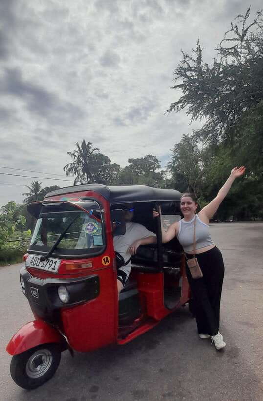 Colombo: Local Guide with Colombo City Tour by Tuk Tuk - Gangaramaya Temple to Sri Kailawasanathan Swami Hindu Temple