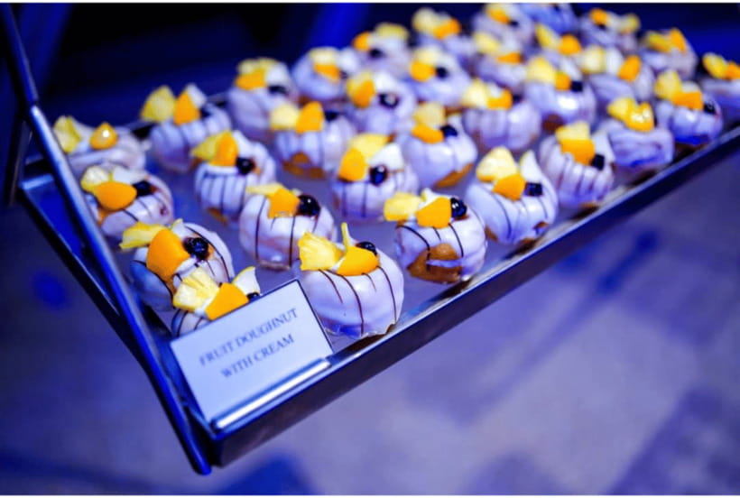 Colombo: Lotus Tower Celebration Dining Experience with Cake - The Included Cake and Bubbly Moment