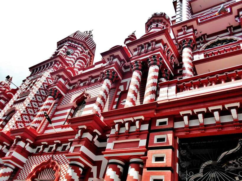 Colombo: One Day Private City Tour With Gangaramaya Temple - Gangaramaya Temple by Beira Lake: Statues and a Museum You’ll Actually Notice