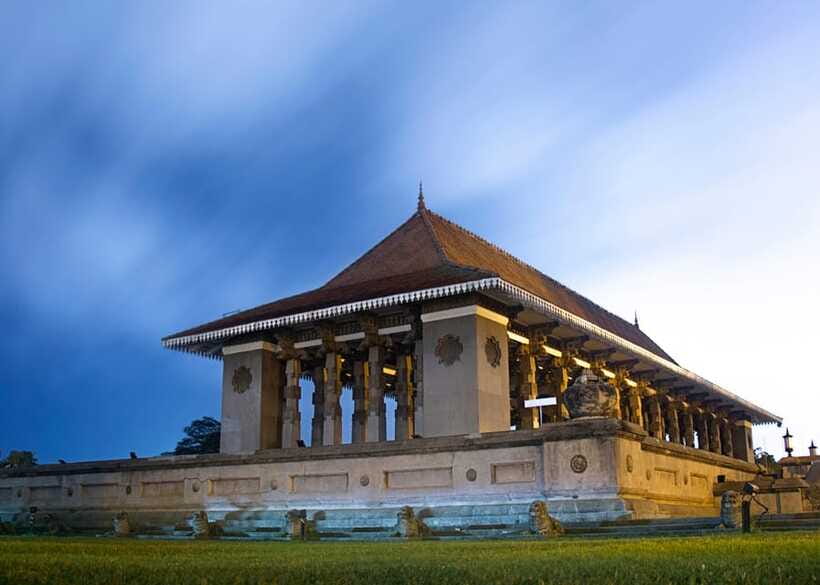 Colombo: One Day Private City Tour With Gangaramaya Temple - Getting the Best Value: Small Group, Entrance Fees, and How to Use the Flex Time