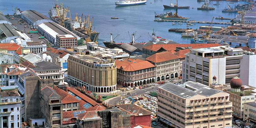 Colombo: Private City Sightseeing Tour - WWII cannons at Galle Face Promenade: a history detail that surprises
