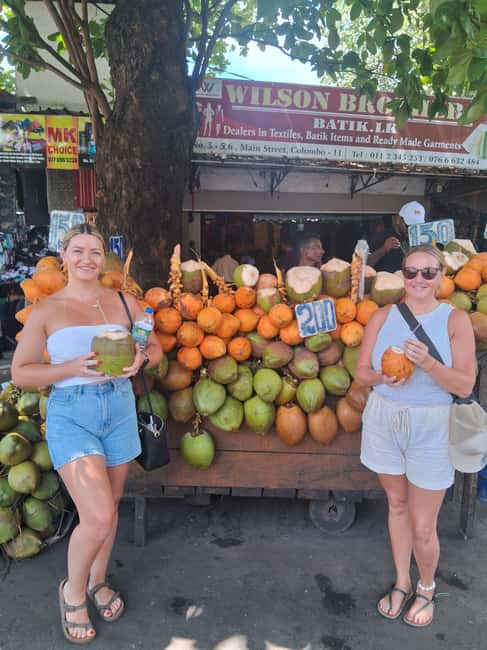 Colombo: Private City Tour by Tuk tuk - All Inclusive - Lighthouse, the Red Mosque, and Viharamahadevi Park: religion and city life side by side