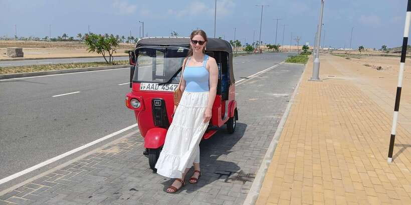 Colombo Private Guided City Tour by Tuk Tuk - All Inclusive - Tea factory free tasting plus parks and Galle Face Green