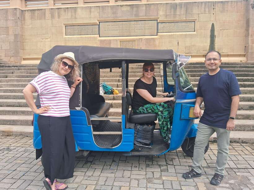 Colombo: Private Guided Tuk Tuk City Tour with Hotel Pickup - Pettah Market and the Red Mosque: where Colombo feels alive
