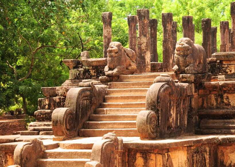 Colombo: Sri Lanka Cultural Triangle Hotspots 2-Day Tour - Pidurangala ancient cave temple: a second cave stop after the climb
