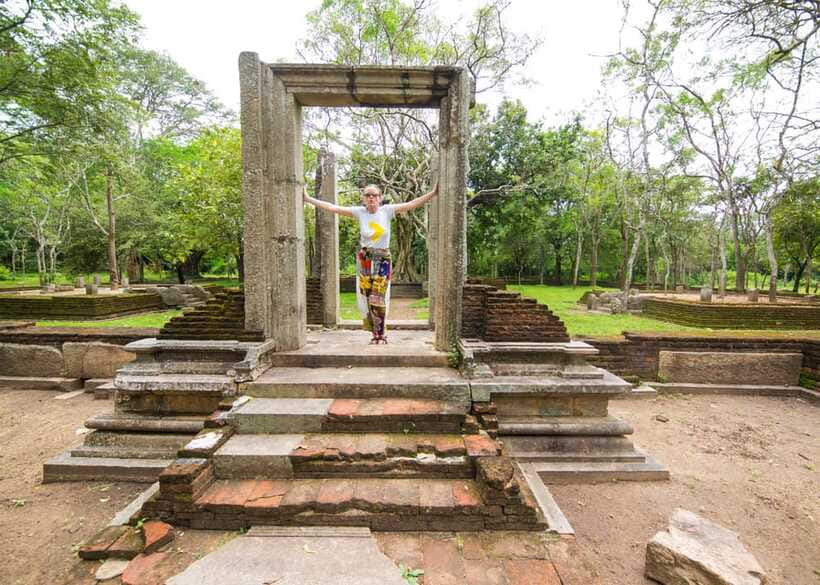 Colombo: Sri Lanka Cultural Triangle Hotspots 2-Day Tour - Dambulla Golden Cave Temple: the long pilgrimage story in one place