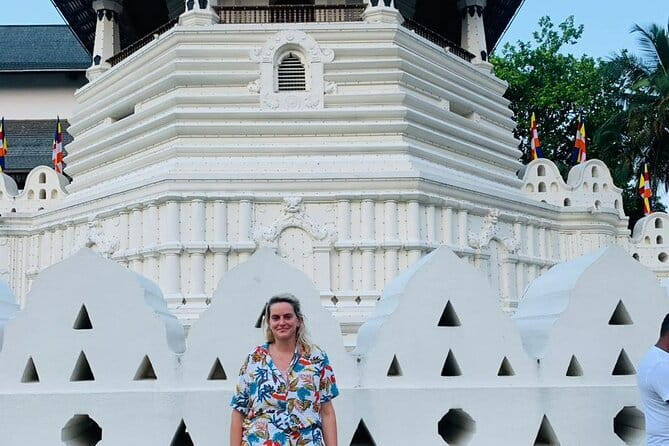Colombo to Kandy Shuttle with Dambulla Sightseeing Tour - What to bring and how to get comfortable