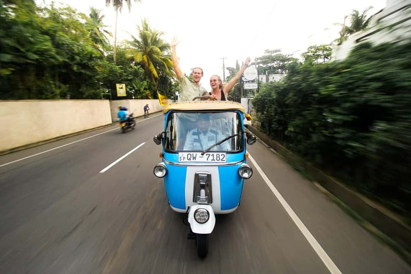 Colombo: Tuk Tuk City Highlights Tour with Lunch - Temples and Temple Dress Rules: Shoes Off, Shoulders Covered