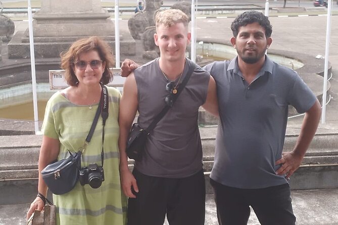 Colombo Tuk Tuk City Tour - Viharamahadevi Park and the National Museum area