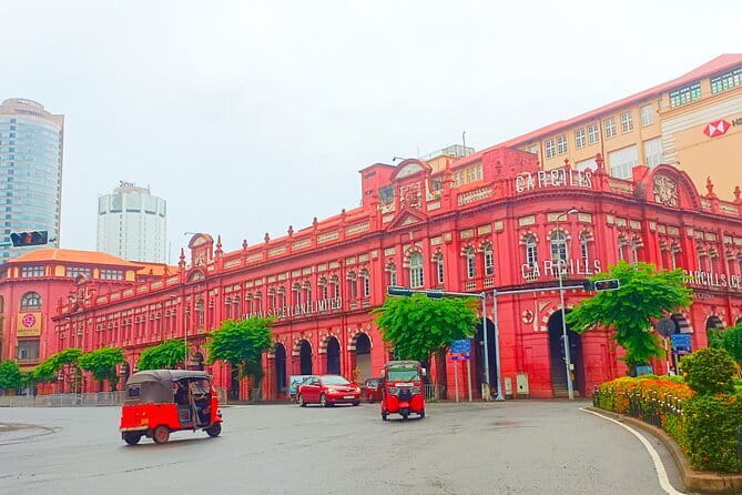 Explore Colombo City Highlights in a Private Tuk Tuk - Galle Face Green to Port City: Waterfront Views and Colonial-Era Context