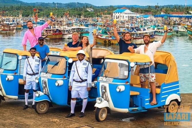 Explore Colombo City Highlights in a Private Tuk Tuk - Sambodhi Chaithya and the Big Buddhist Landmark Stop
