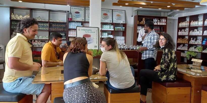Explore The Colombo City by Private Tuk Tuk or Car - Shopping mall time, landscaped gardens, and the gemstone trade stop