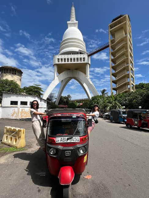 From Negombo: Colombo City Tour by Tuk Tuk with Hotel Pickup - Colombo Fort and Pettah Market: old buildings meet market streets