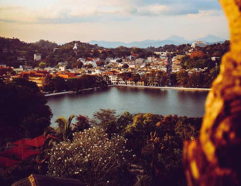 Full Coverage Kandy City Day Tour - Crafts that are actually useful: batik and wood carving