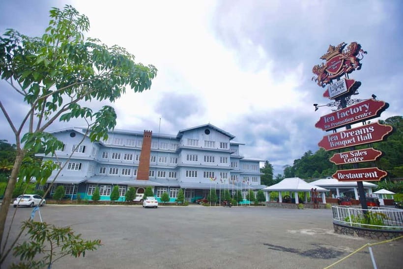 Negombo: Kandy and Pinnawala Elephant Orphanage Day Tour - Gem museum and lapidary: understanding Sri Lanka’s famous stones