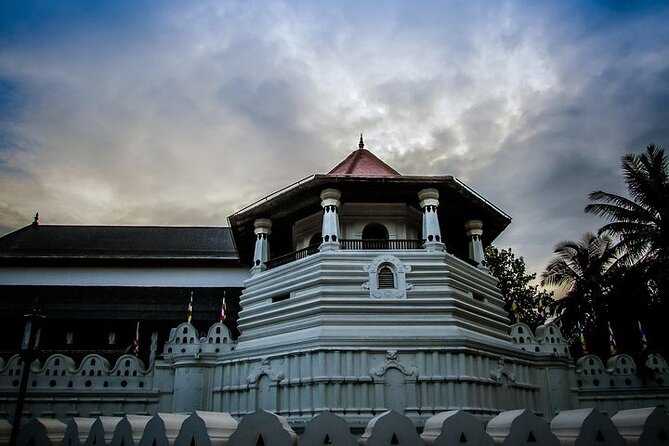 Private Car Hire with Driver-Guide for 03 Days Round Tour - The Colombo start: airport meet-and-greet that reduces stress