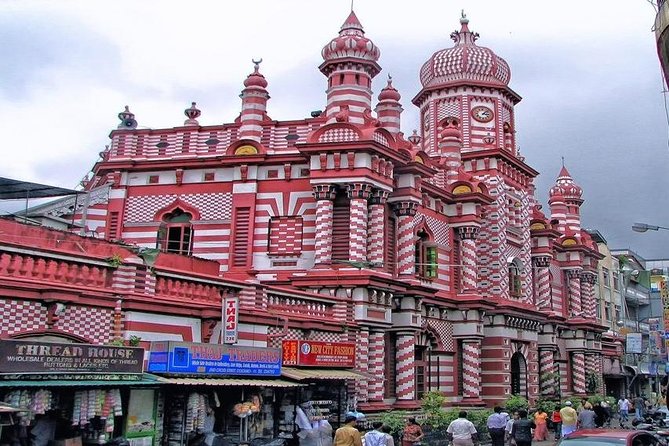 Private City tour in Colombo By tuk tuks or Cars - Stop 3: Colombo Fort, Petah Market, and the energy of the city