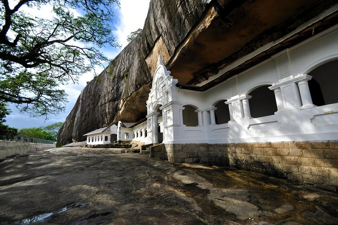 Private day tour to Sigiriya and Dambulla from Colombo - Hotel pickup details that can make or break your morning