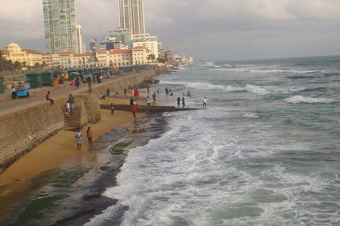 Ride and Explore Colombo and Food By Tuk Tuk Tour All Inclusive - Independence Memorial Hall, Red Mosque, and Pettah Area