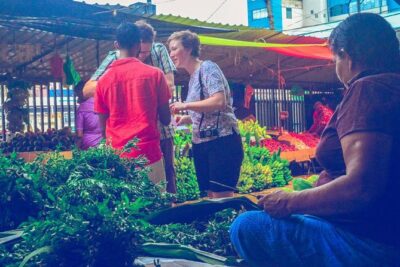 Rustic taste & Cultural tales Food Tour Colombo - Cinnamon Gardens Stop: City Life, Food Energy, and a Clear First Tasting Round