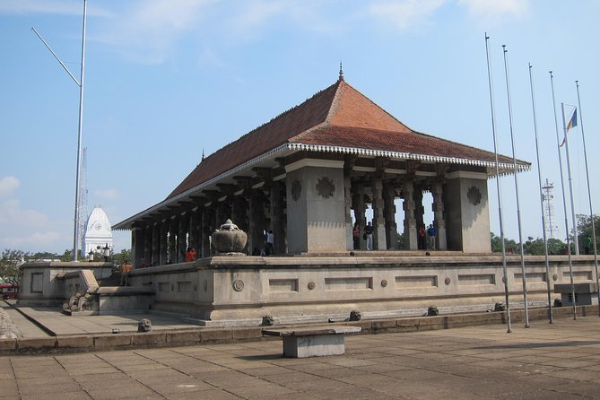 Shangri-La Colombo City Tour. - Lotus Tower in Colombo 01: a major South Asia landmark with an extra ticket cost