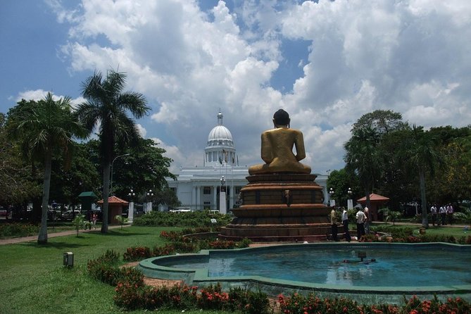 Shangri-La Colombo City Tour. - Jami Ul-Alfar Mosque, the Red Mosque, and a 100-year-old clock tower