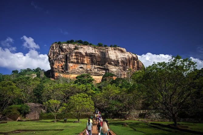 Sigiriya Rock and Dambulla Cave Temple all inclusive Private Day Trip - Why Sigiriya + Dambulla in one day makes sense from Colombo