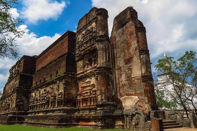 Tour Packages in Sri Lanka - Most Popular Round Tour - All in One Tour - Village cart rides, Dambulla caves, and Kandy’s sacred centerpiece